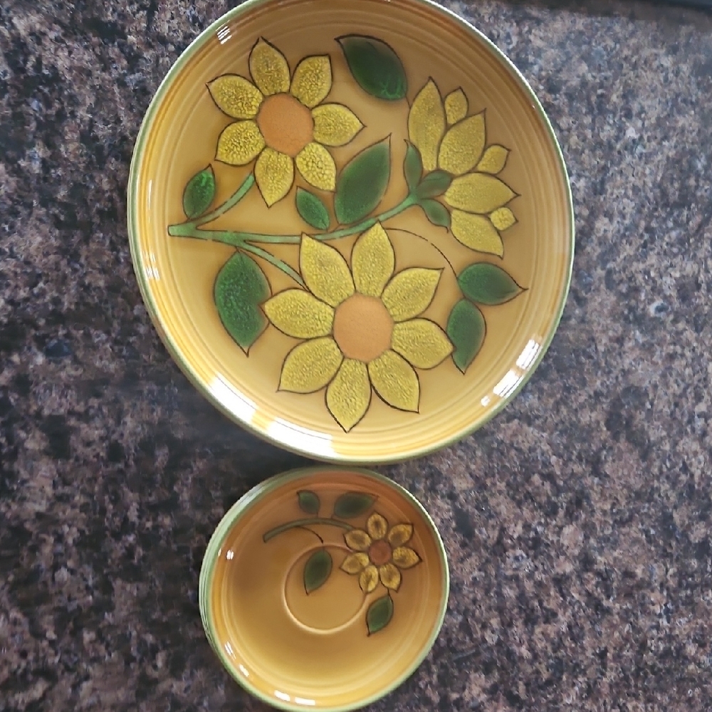 Dahlia Poppytrail Plate Set 4 With 3 Small Desert Plates